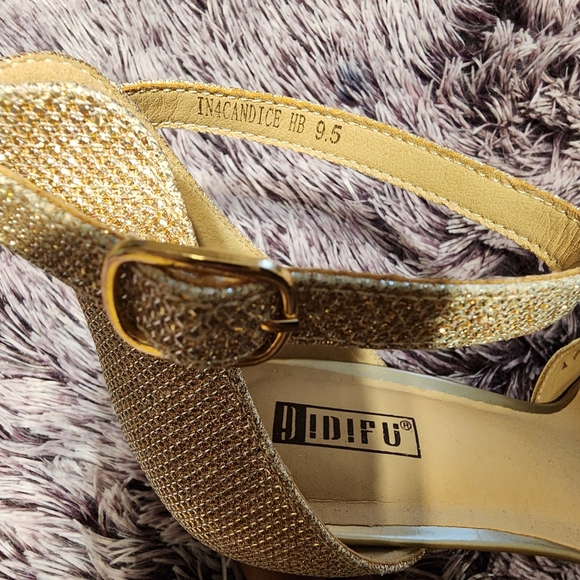 !D!FU Glitter Gold Sz 9.5 Rhinestone Heels - Picture 4 of 9